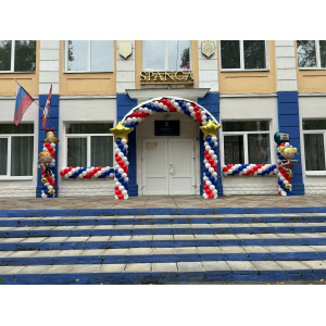 Оформление крыльца школы в цвете триколор Оформление крыльца школы в цвете триколор