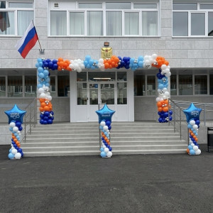 Оформление крыльца школы шарами Оформление крыльца школы шарами